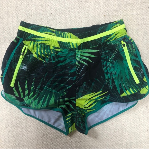 Fabletics green running / work out shorts - Picture 1 of 4